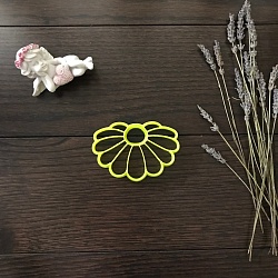 Вырубка для пряников "Ромашка с лепестками 6*9 см"